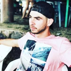 Meet your Posher, Luis